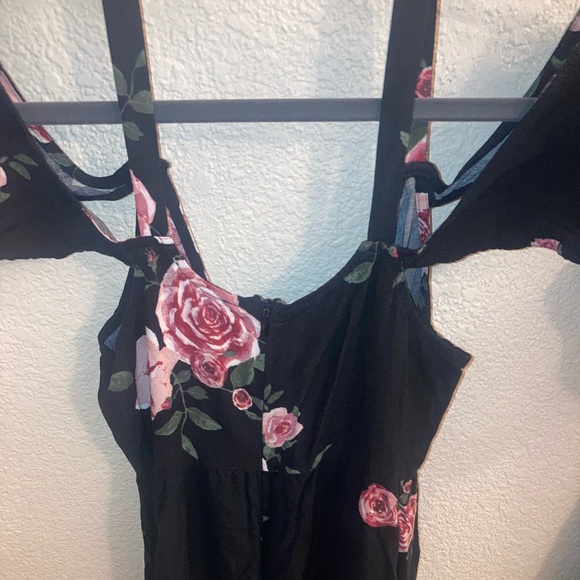 Black floral maxi dress with cute straps - Picture 4 of 4